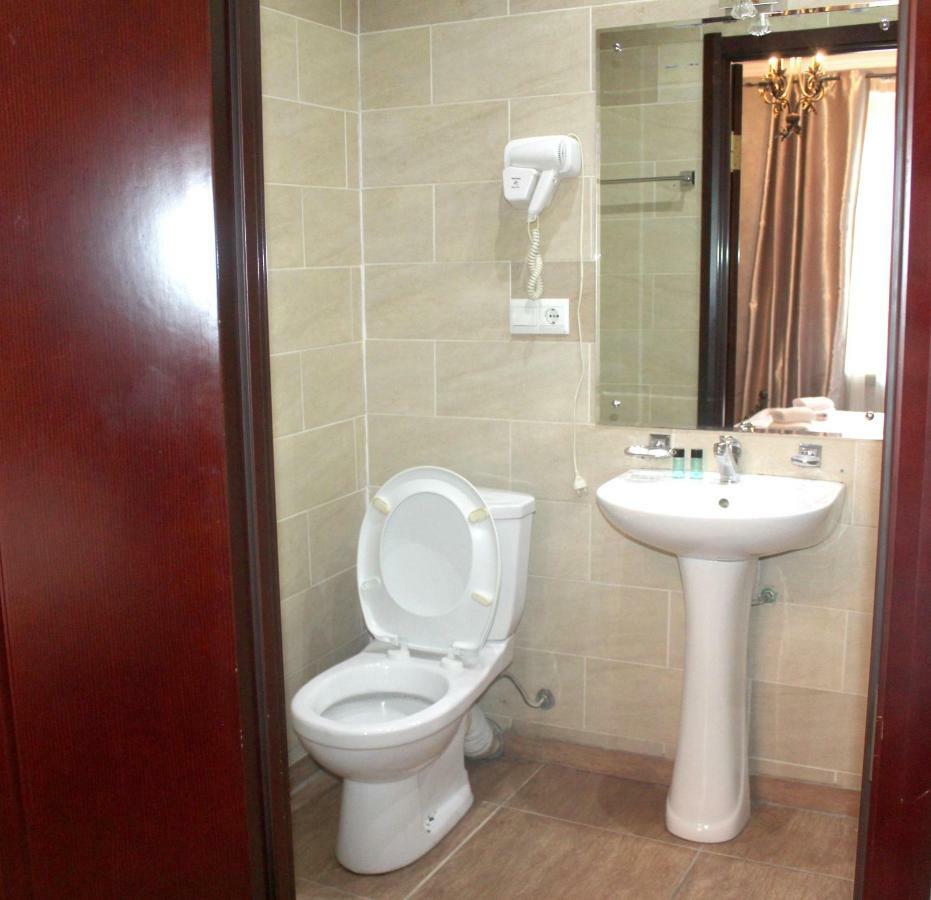 Vita Plaza Tbilisi Buitenkant foto